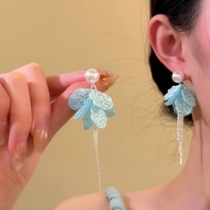 Vacation Style Acrylic Artificial Pearl Petal Tassel Earrings Elegant Silver Earring Post Floral Drop Earrings For Women