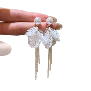 Elegant white petal tassel earrings with round pearls for a sweet summer holiday style