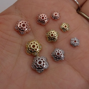 Copriperle a fiore con zirconi in oro, argento e oro rosa per bracciali DIY