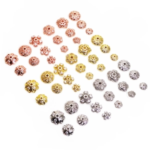 Copriperle a fiore con zirconi in oro rosa e argento per la creazione di gioielli