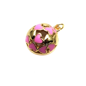 Hohler goldener Kugelanhänger mit rosa Emaille-Herzen für Halsketten und Armbänder