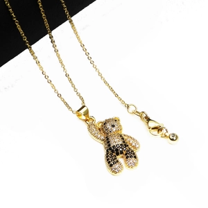Collana dorata con ciondolo a forma di orso decorato con zirconi bianchi e neri