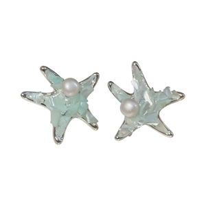 Elegant starfish stud earrings featuring mint green crushed stones and a white pearl center