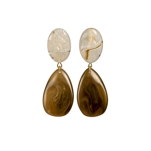 Elegant vintage Maillard style resin waterdrop earrings with marbled brown texture design