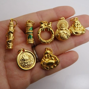 Set de colgantes budistas dorados con Buda Maitreya y bambú para joyería artesanal