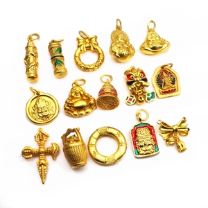 Set de colgantes de esmalte oro arena con buda y amuletos culturales tradicionales