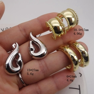 Three pairs of minimalist gold and silver earrings with size and weight dimensions