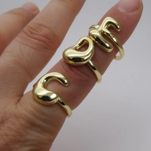 Polierte, 14k vergoldete verstellbare offene Ringe mit minimalistischem Bohnen-Design