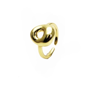 Detailansicht des goldfarbenen verstellbaren Rings mit polierter Flüssigmetall-Optik