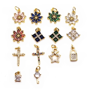 Ciondolo in Rame Galvanizzato e Zirconia DIY Charms a Forma di Fiore Cuore Croce Stella Lucchetto Chiave per Collane Fatte a Mano