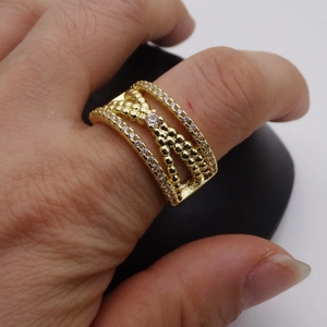 Verstellbarer 14k vergoldeter breiter Ring mit Mikropavé-Zirkonia und geometrischem Design