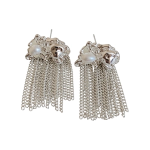 Orecchini a perno in argento eleganti con perle e nappe a catena a cascata, gioielli chic