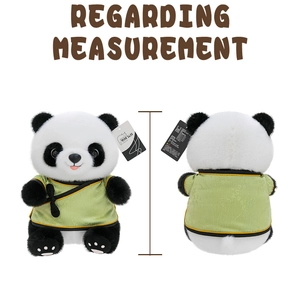Vue avant et arrière de la peluche panda en tenue verte avec guide de mesure