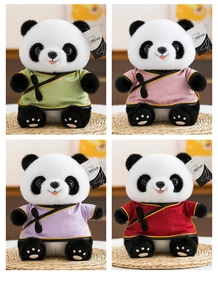 Peluches de panda portant des costumes traditionnels chinois de quatre couleurs