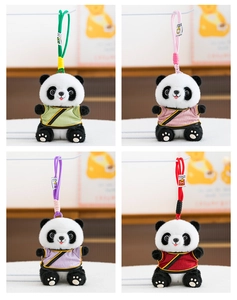Quatre porte-clés panda en peluche portant des costumes traditionnels chinois Tang.