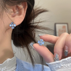 Summer Fresh Icy Blue Flower Stud Earrings for Women Cat's Eye Stone Zirconia Inlaid Fashion Sweet Jewelry Elegant Accessories