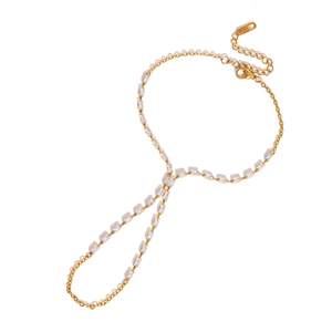 Bracelet de doigt élégant en acier inoxydable doré serti de zircons rectangulaires.
