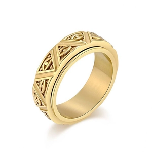 Detailansicht eines drehbaren goldenen Titanstahlrings mit Auge des Horus Muster.