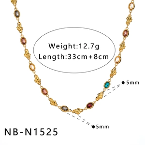 Eleganter Goldhalskette aus Edelstahl mit bunten Edelsteinen und muschelförmigen Gliedern
