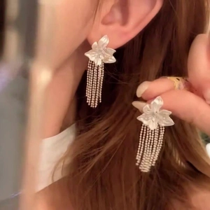 Elegant Copper Flower Tassel Stud Earrings With Silver Earring Post Light Luxury Long Beaded Chain Drop Earrings For Women
