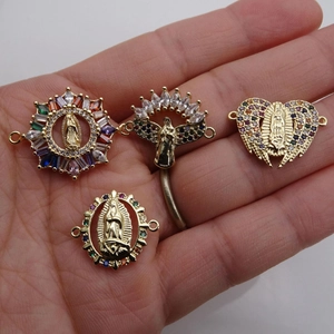 Charm Vierge Marie avec zircons colorés pour la fabrication de bracelets DIY