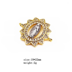 Dettaglio connettore bracciale Vergine Maria con zirconi, pezzo gioielleria sacra 19x22mm