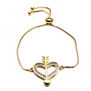 Close-up of gold-plated adjustable heart bracelet with micro-p鑲ed cubic zirconia stones