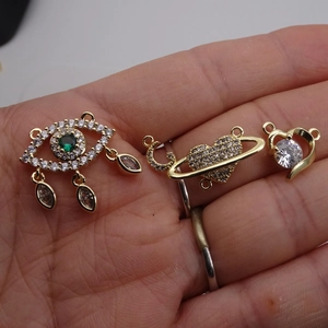 Ciondoli a forma di occhio e cuore in oro con zirconi per creazioni di gioielli DIY