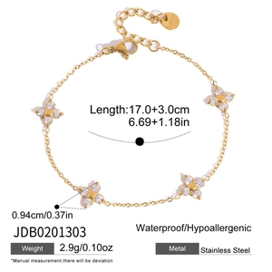 Detailed specifications of a stainless steel clover bracelet with white zircons and dimensions