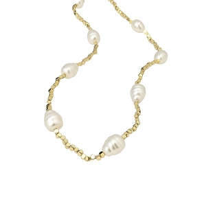 Elegant 18k gold plated beaded necklace with baroque pearls for a French vintage look