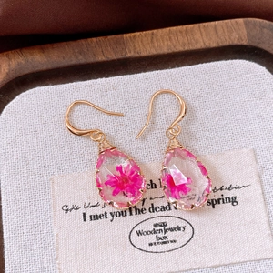 Handmade teardrop resin earrings featuring real pink dried flowers and gold hooks