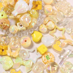 Kit per gioielli fai-da-te con perline in resina gialle e bianche a forma di cuore e stelle