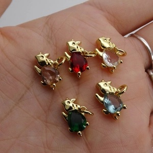 Mini dinosaur dragon charms in five colors with micro-inlaid zircons held in hand