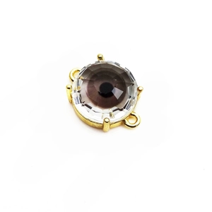 Nahaufnahme des vergoldeten Evil Eye Glasverbinders mit facettiertem Kristall für DIY-Schmuck