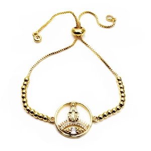 Détail du bracelet ajustable en or avec Vierge Marie, œil protecteur et détails zircon