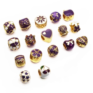 Ciondoli gatto della fortuna in smalto viola e oro con perle a cuore S925 per bracciali