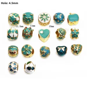 Lot de breloques en émail doré avec motifs chat et fleur et trou de 4,5 mm