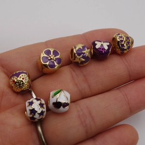 Set di 7 charm in smalto viola placcato oro con fiori, stelle e cuori per bracciali fai-da-te
