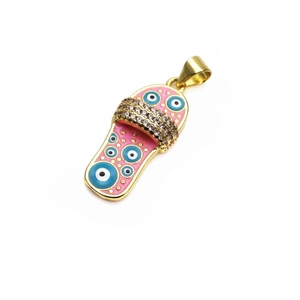 Dettaglio pendente ciabatta rosa placcato oro 14K con motivi di malocchio blu