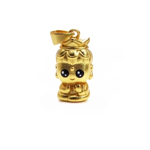 Primer plano de colgante de Buda dorado con acabado mate y detalles de esmalte negro