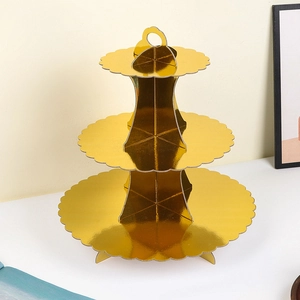 Dreistöckiger goldener Tortenständer aus Pappe mit Wellenrand für Geburtstagsparty-Desserts