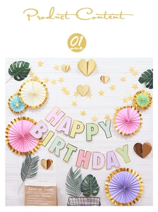 Détail du kit déco de fête avec banderole Happy Birthday et éventails en papier