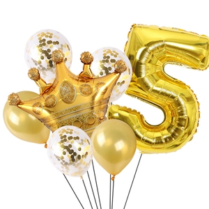 Set dettagliato di palloncini a corona dorata e numero 5 per decorazione compleanno