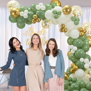 Kit arco di palloncini verde salvia e oro con scritta Bride to Be per decoro festa
