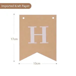 Guirlande en papier kraft marron en forme de queue de poisson avec la lettre H