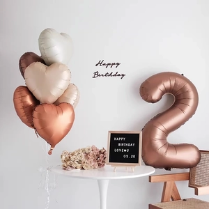 Ballon chiffre 2 de 40 pouces caramel avec ballons en cœur pour décoration d'anniversaire