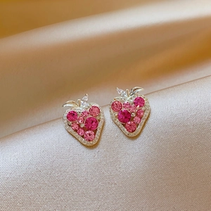 Fashion Cute Pink Rhinestone Strawberry Stud Earrings With Silver Earring Post Alloy Fruit Earrings For Women Girls Gift