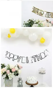 Dettaglio banner Happy Birthday a specchio oro e argento per decorazione sfondo festa