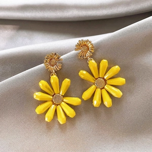 Yellow Daisy Flower Stud Earrings For Women 2026 New Style Gold Floral Vacation Style Earrings Fashion Jewelry Accessory