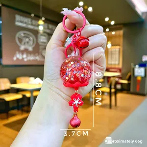 Détails des dimensions du porte-clés sable mouvant rouge : hauteur 8,8 cm et largeur 3,7 cm